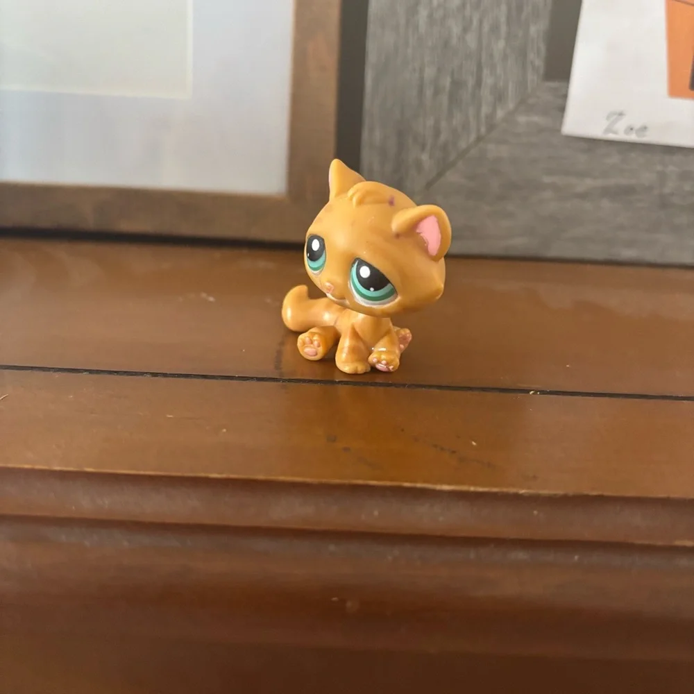 hasbro littlest pet shop orange crouching kitten #300